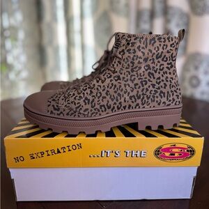 Skechers Roadies Feline Fierce Boots